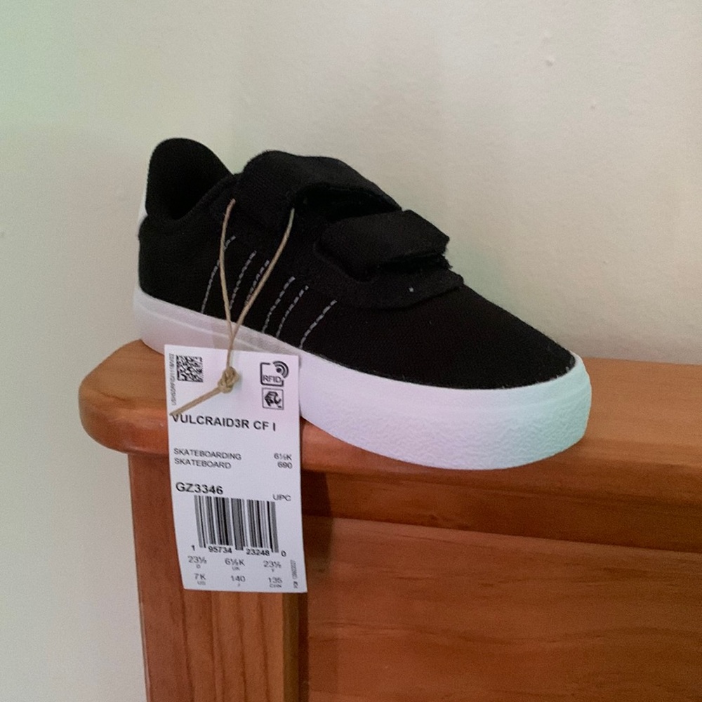 Brand New Toddler Adidas Black canvas Shoes Size 7
